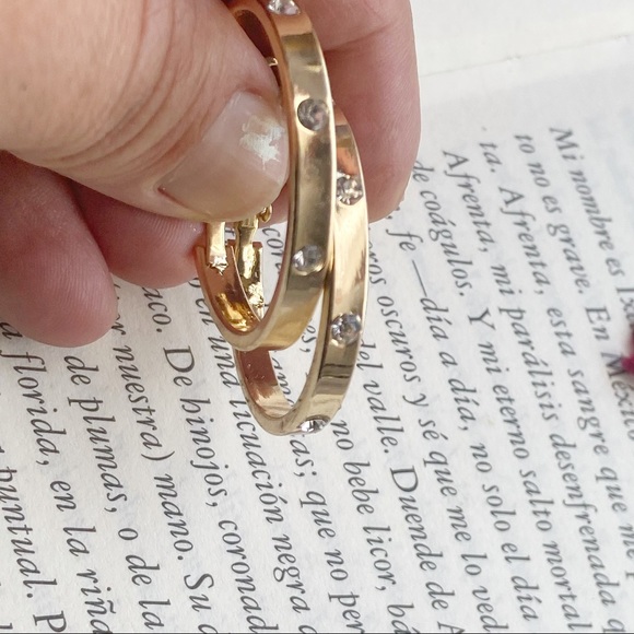 Gold and zirconia sparks classic medium hopps statement earrings - Picture 2 of 7